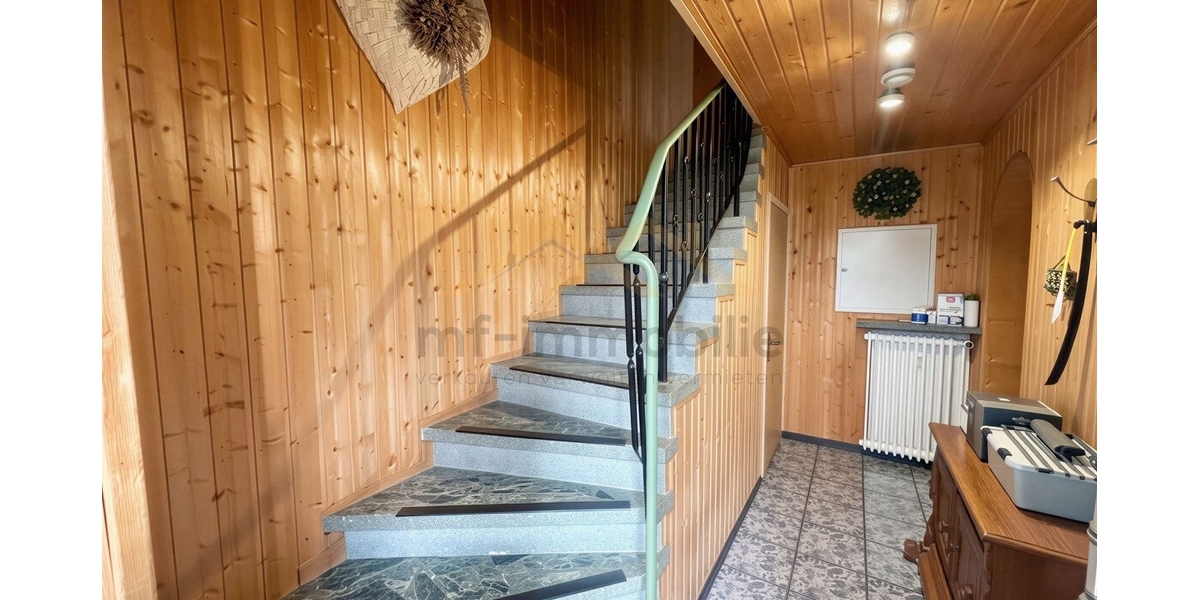 Flur mit Treppe